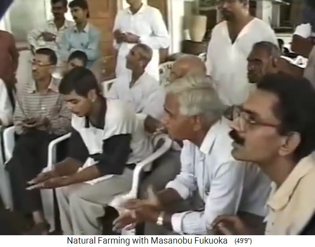 India 1997:
                    Conferencia de prensa con la producci�n de bolas de
                    semillas