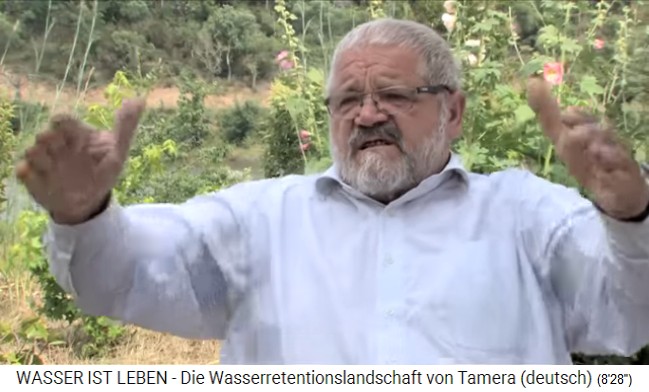Tamera
                    (Portugal): Sepp Holzer baut den Damm auf dieser
                    Lehm-Sperrschicht auf