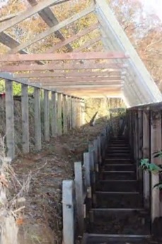 Aqu� se ve la
                              construcci�n techera por debajo