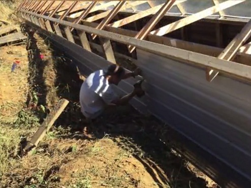 Y ahora se instala la pared
                              trasera