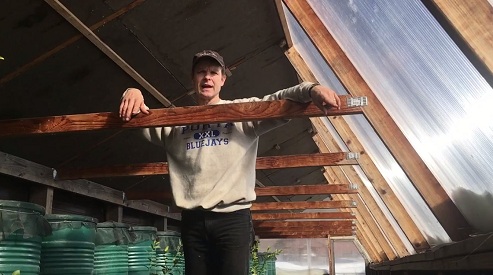La base del
                                frente de ventanas est� m�s baja que los
                                tanques, por lo que no se recoge el agua
                                de lluvia del frente de ventanas