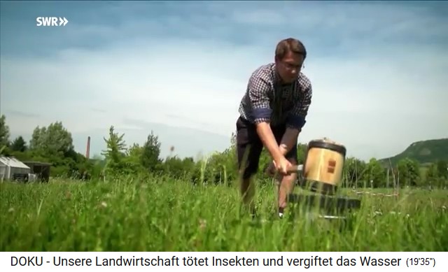 Bad Lauchst�dt, Professor Nico
                                  Eisenhauer takes a soil sample 01