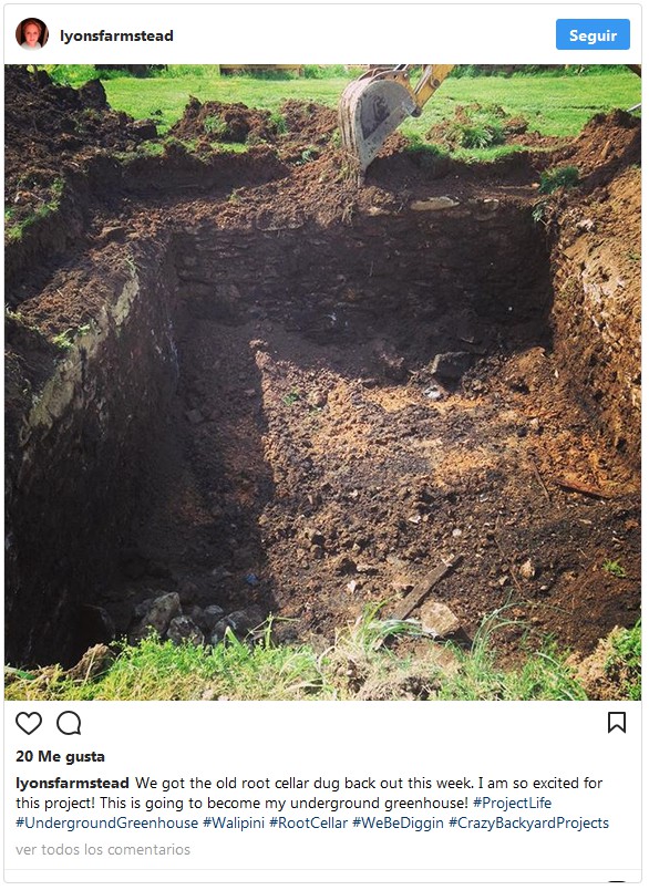 Walipini en construcci�n, un s�tano
                        antiguo es descubierto y la tierra es instalada
                        all�.