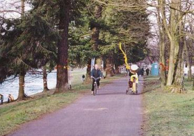 Kulturaktivit�t: Ankunft am
                        Wiesenuferweg 02