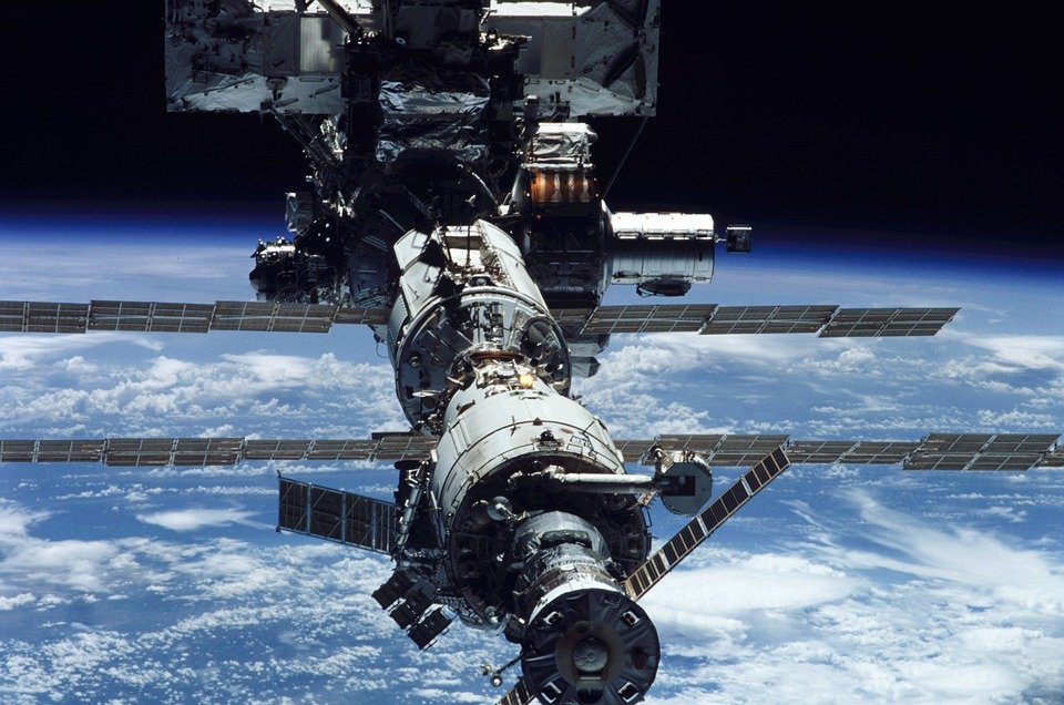 Estaci�n
                    Espacial Internacional (International Space Station
                    - ISS)