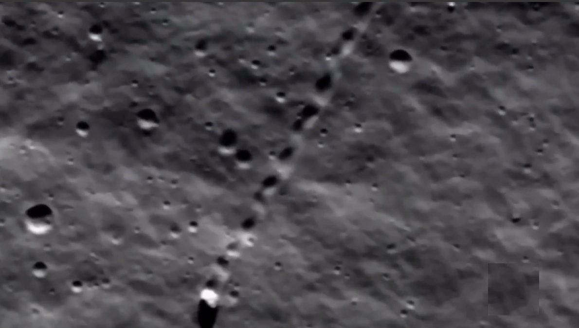 FAKE-Mondlandung in der Mondhalle in Texas:
                      Da ist eine Steinreihe sch�n hingelegt