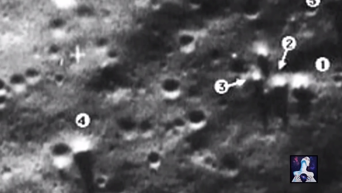 Apollo
                      17 FAUSSE a photographi� les m�mes ob�lisques
                      FAUSSES sur la Lune FAUSSE