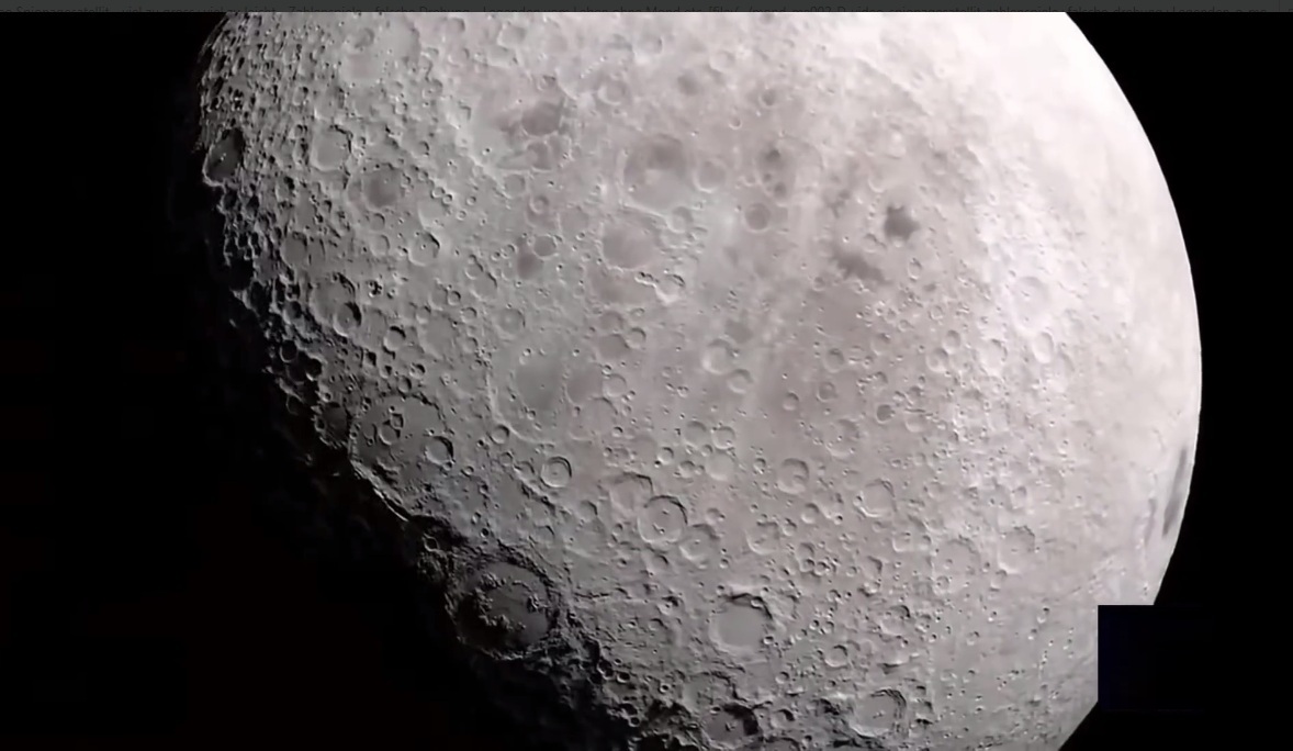 Les
                      crat�res FAUX de la Lune [sur le mod�le de la
                      Lune!] ont tous la m�me profondeur