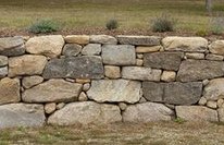 Muro
                de piedra seca con piedras mixtas