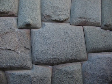 Cusco Jir�n
                      Hathumrumiyoq with Inca dry stone wall, 9 cornered
                      stone