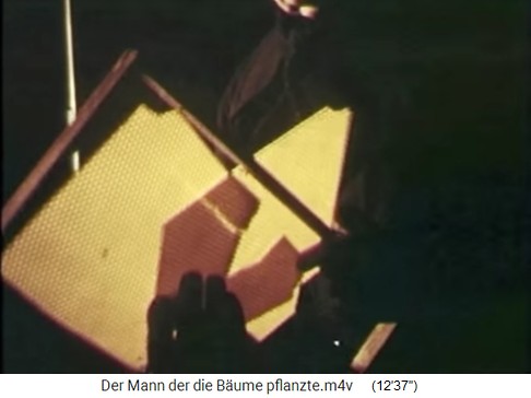 Bouffier wird Imker und hantiert
                    mit Bienenwaben