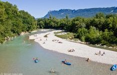 Fluss
                    Dr�me mit Kajakfahrern