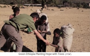 Sogar Kinder m�ssen in �thiopien auf dem
                        Land schwere Lasten tragen, mit Halsaufh�ngung