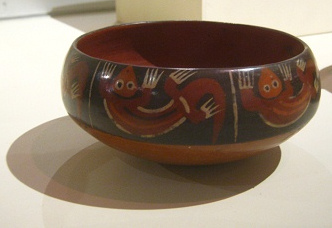 Nasca culture vessel with lizard design,
                Museum of Ica