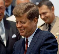 Prsident Kennedy 1962, will
                  Schwule diskriminieren und den FBI-Boss Hoover
                  rausschmweissen