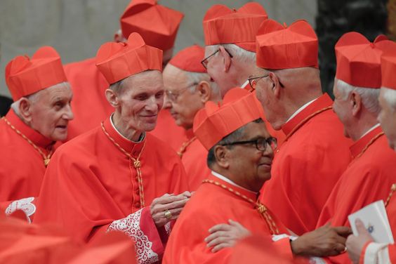 Les pr�tres
                      homosexuels du Vatican criminel gay 01 avec les
                      soutanes rouges