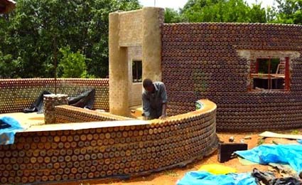 Flaschenhaus in Nigeria 01