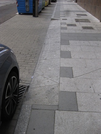 Rampe aus
                        Granitstein 03