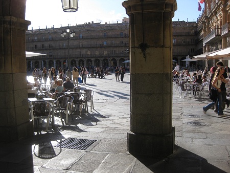 Salamanca Plaza Mayor in gelben Platten
                            mit schwarzen B�ndern 02
