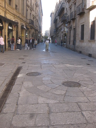 Calle Concejo, gelbe Platten mit Mandala
04 Calle Concejo, gelbe Platten mit
Mandala 04