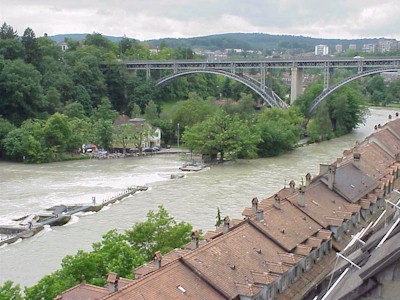 Berne: This was the weir of Aare river
                        during the flood of 1999. Already then was
                        flowing brown cream flooding the quarter for
                        days, ant the government has not done anything.