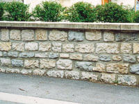 Stony wall for stress situations in civil
                engineering, grouted