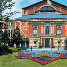 Wagner-Festspielhaus in Bayreuth:
                      "Klassische Musik" f�r die obersten 500
                      Rassisten schon vor dem Dritten Reich...