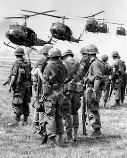 Killersoldaten der
              "USA" mit Helikoptern in Vietnam 1965-1975