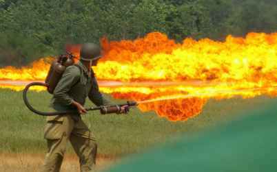 Die kriminelle
              NATO-Armee mit Flammenwerfern f�r die
              Verbrannte-Erde-Politik, wie die Nazis im Zweiten
              Weltkrieg, einfach nur noch schlimmer