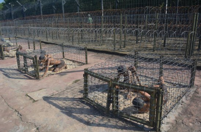 S�dvietnam: Gef�ngnis Tigerk�fig mit Stacheldraht