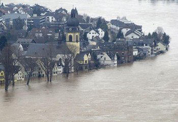 Hochwasser Deutschland 2003 im Rheinland,
                        hier in Koblenz; flood inondation