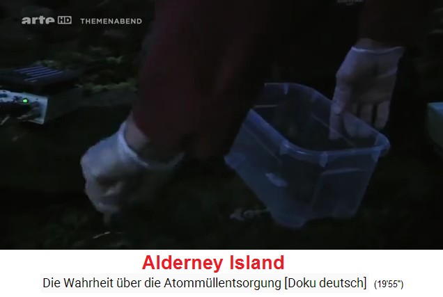 Insel Alderney
                  (Alderney Island), nun wird am Strand eine Bodenprobe
                  genommen
