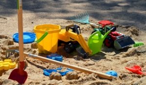 Arenero
                  con excavadora de juego