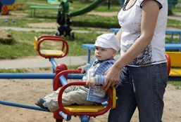 Mother with child 01 on a roundabout,
                        stockfoto