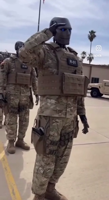 Irankrieg am
                1.4.2026 - 22:06h: In San Diego sollen
                "US"-Roboter-Soldaten stehen, die in den
                Irankrieg geschickt werden sollen