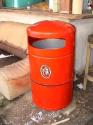 Abfallk�bel
                              in Orange, auff�llig, aber h�sslich
