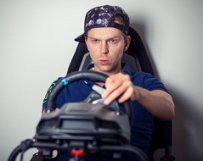 Fahrer
                      erwachsen beim Game