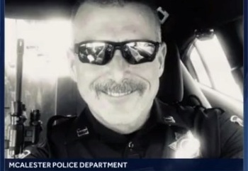 Verdacht
                                    "Corona"-Impfmord in
                                    McAlester (Oklahoma,
                                    "USA") 17.3.2023:
                                    Polizeiboss Richard Parker pl�tzlich
                                    gestorben: McAlester police captain
                                    dies suddenly, department says