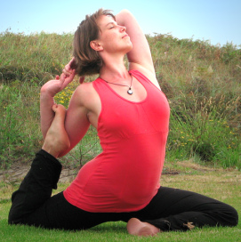 Joga: Fuss ans Ges�ss ziehen
                                  mit Dehnung der Bein-Vorderseite