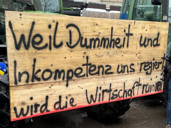 Demo der Bauern im
                      4R am 8.1.2024: gegen Dummheit und Inkompetenz