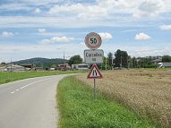 Ortschild Corcelles auf dem R�ckweg
                          zur�ck ins Dorf