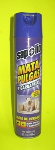 Starker Flohspray, z.B. von
                      Sapolio "mata pulgas"
