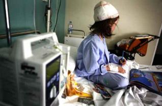 Das M�dchen (6 Jahre alt) aus
                                  Alicante mit �ber 50 Stichen am Kopf