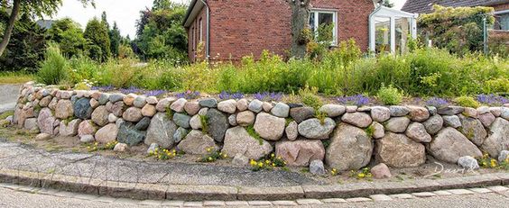 Dry wall
                  with different coloured stones, Friesenwall natural
                  garden (Germany)