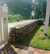 Dry stone
                  wall freestanding, location: Friesenwall natural
                  garden (Germany)