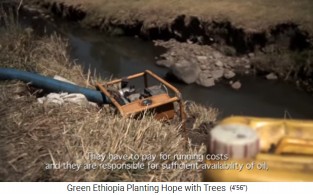 Eine Wasserpumpe am Bach mit Benzinmotor