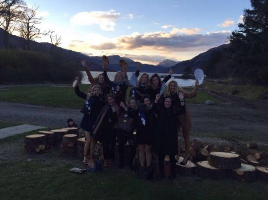 Schottland Loch Eck, Gruppenfoto 02 mit Geist links hinter den H�lzern