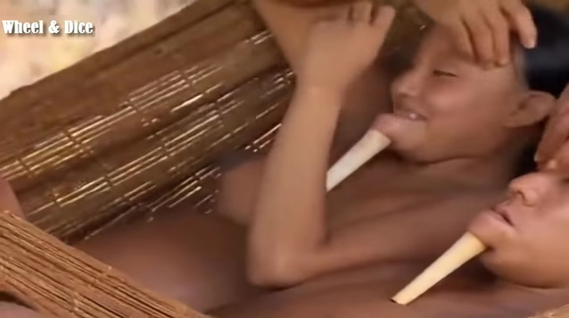 Frau oben ohne, Wauri-Ureinwohner im Amazon-Urwald