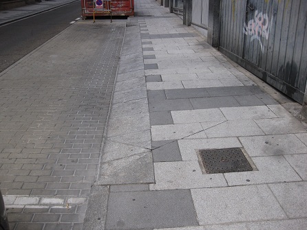 Rampe aus
                    Granitstein 01