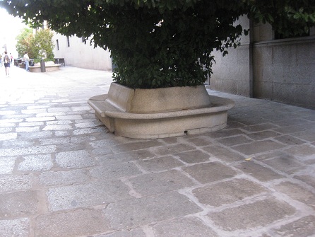 Salamanca Fussgängerzone in gelben
Platten und Rundbank Salamanca
Fussgängerzone in gelben Platten und Rundbank